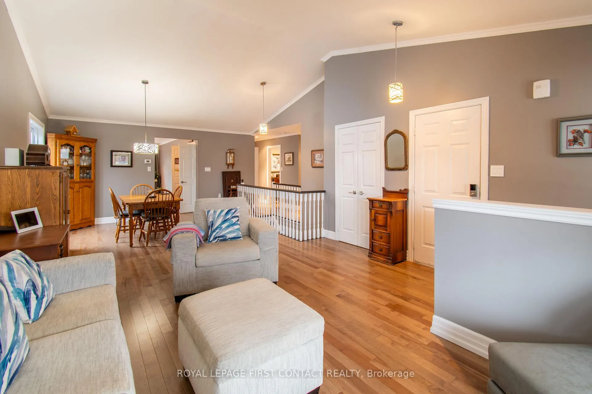 Photo 3 of 249 Esther Drive, Barrie, Painswick South — HOMEH