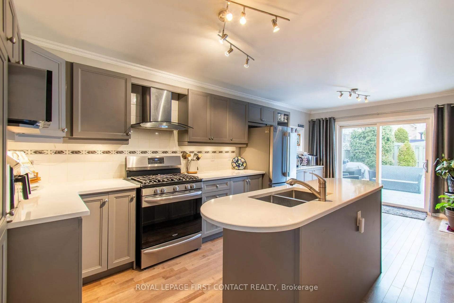 Photo 7 of 249 Esther Drive, Barrie, Painswick South — HOMEH