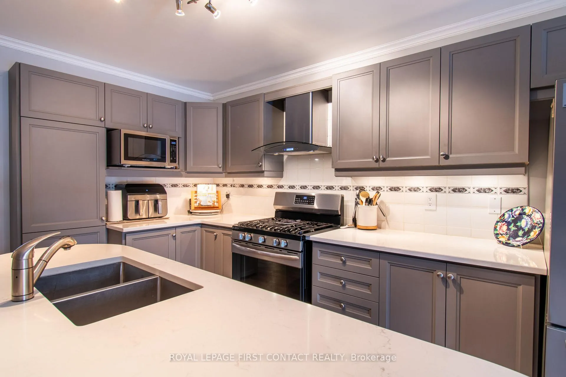 Photo 8 of 249 Esther Drive, Barrie, Painswick South — HOMEH