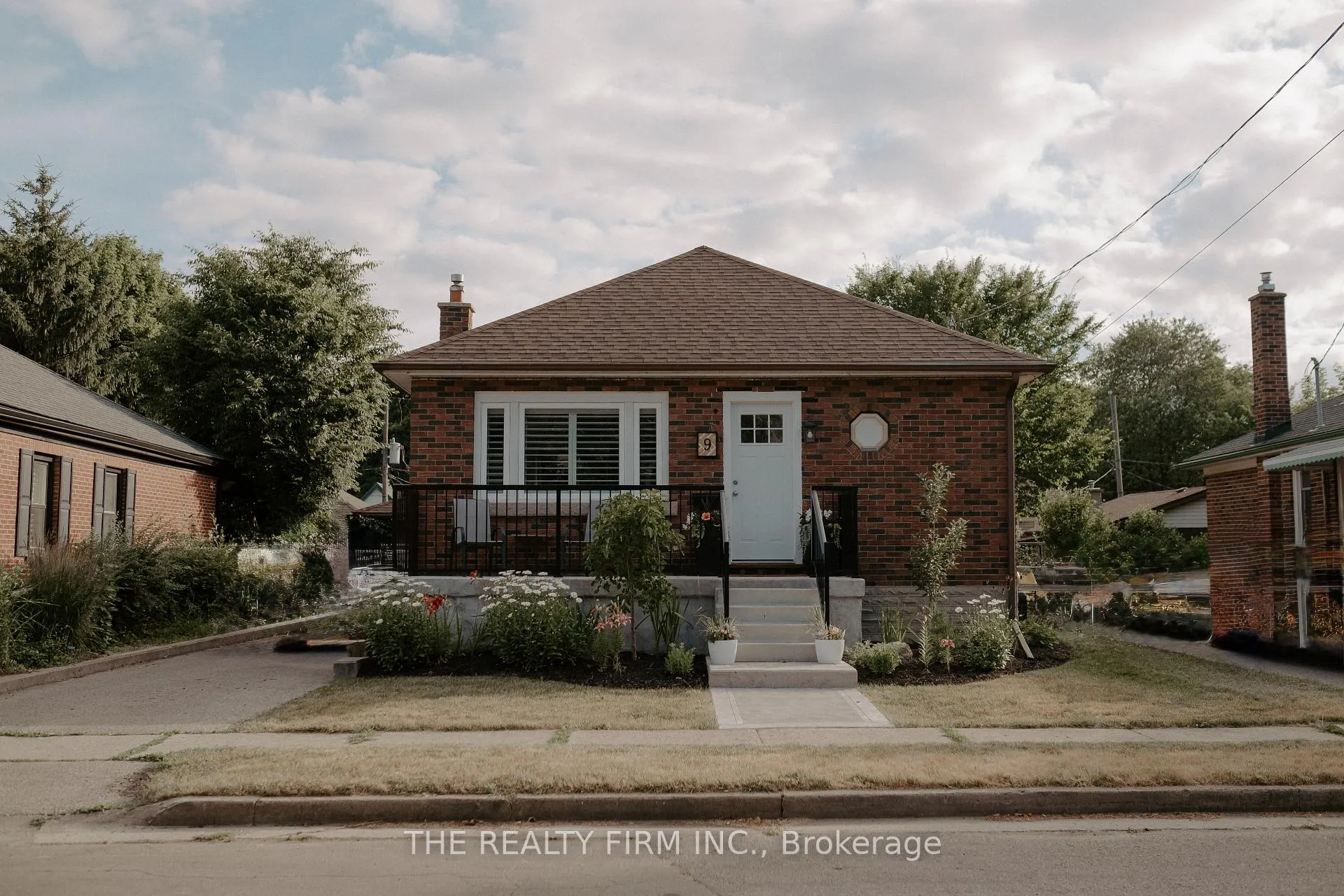 Photo 2 of 9 Dodds Avenue E, Guelph, St. Patrick's Ward — HOMEH
