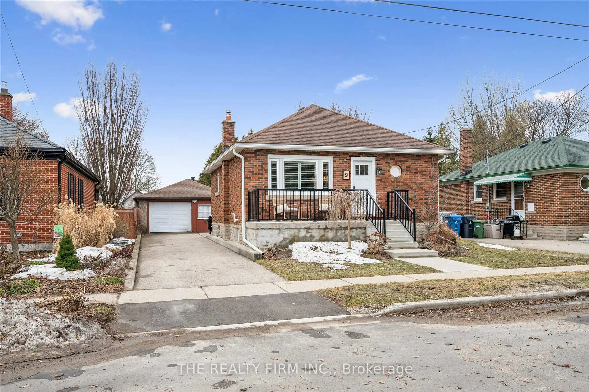 Photo 3 of 9 Dodds Avenue E, Guelph, St. Patrick's Ward — HOMEH