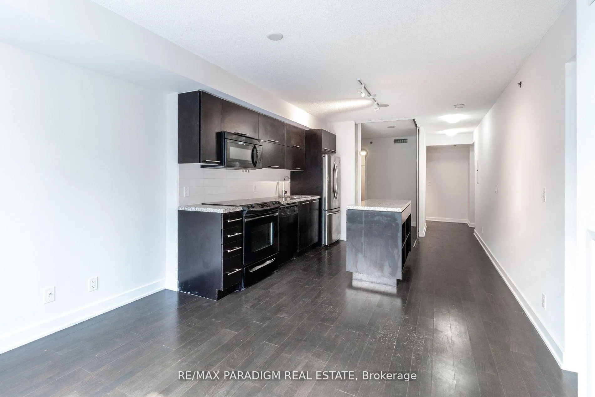 Photo 7 of Unit 316, 21 Nelson Street, Toronto, University — HOMEH