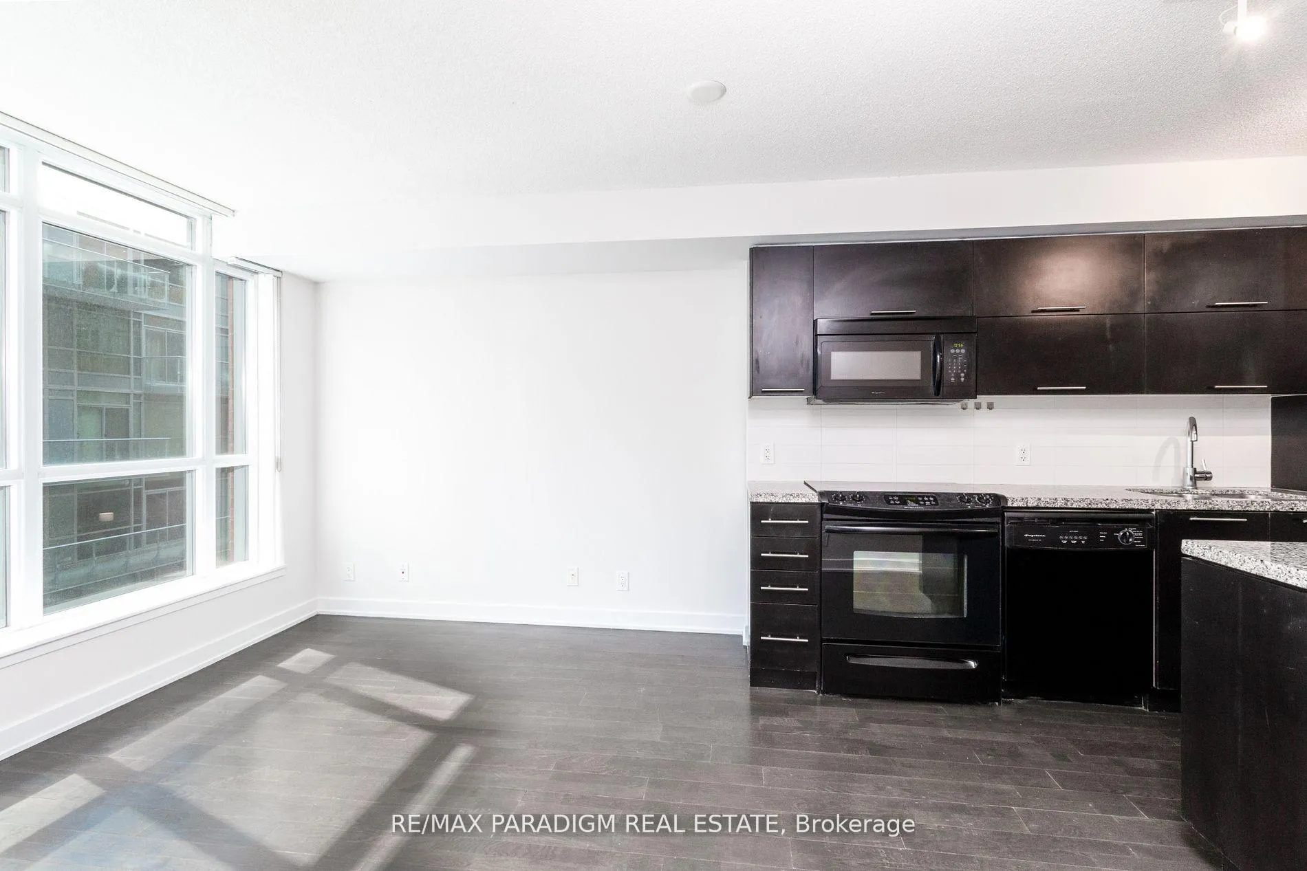 Photo 10 of Unit 316, 21 Nelson Street, Toronto, University — HOMEH