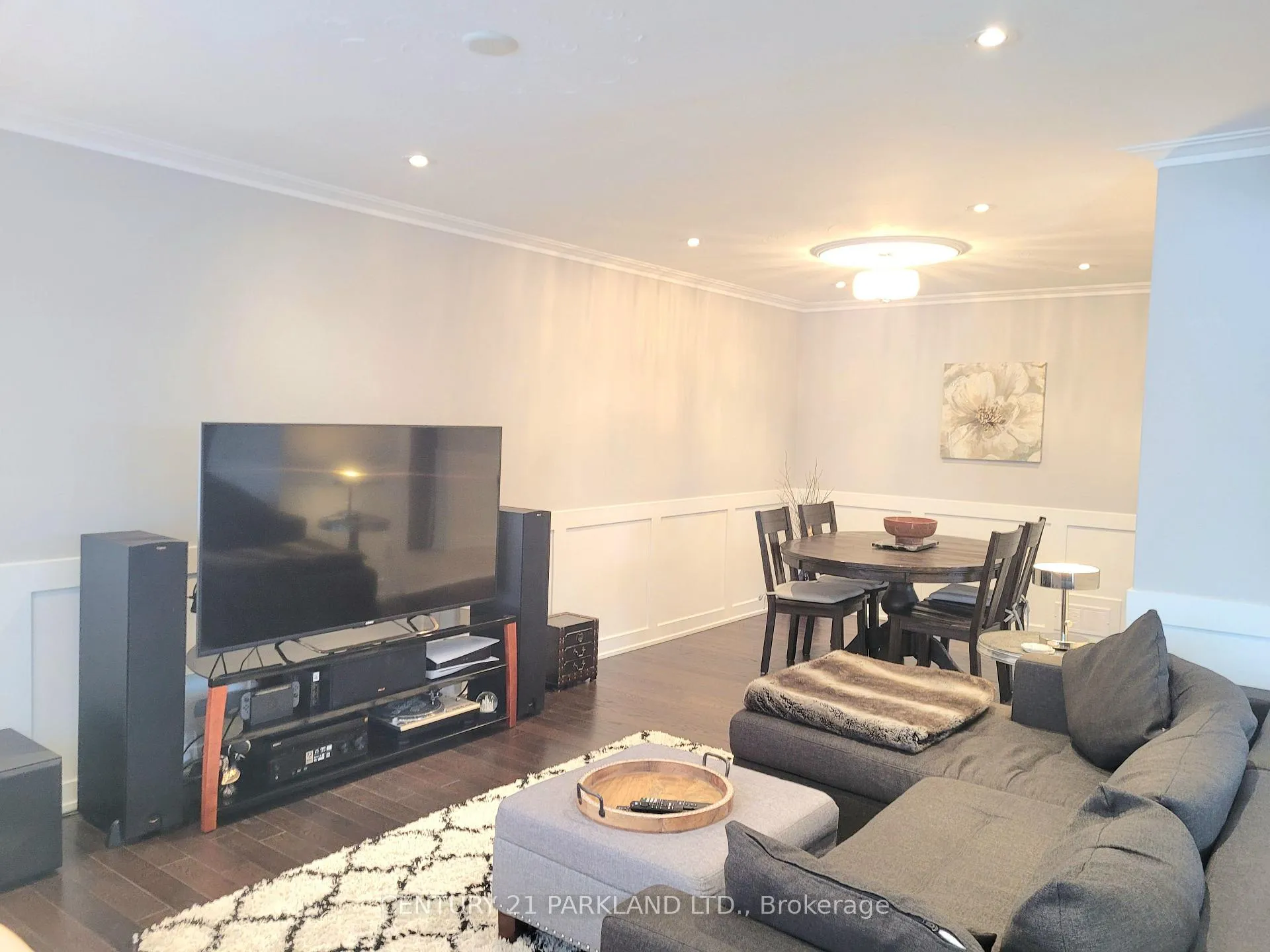 Photo 4 of 52 Franel Crescent, North York, Humber Summit — HOMEH