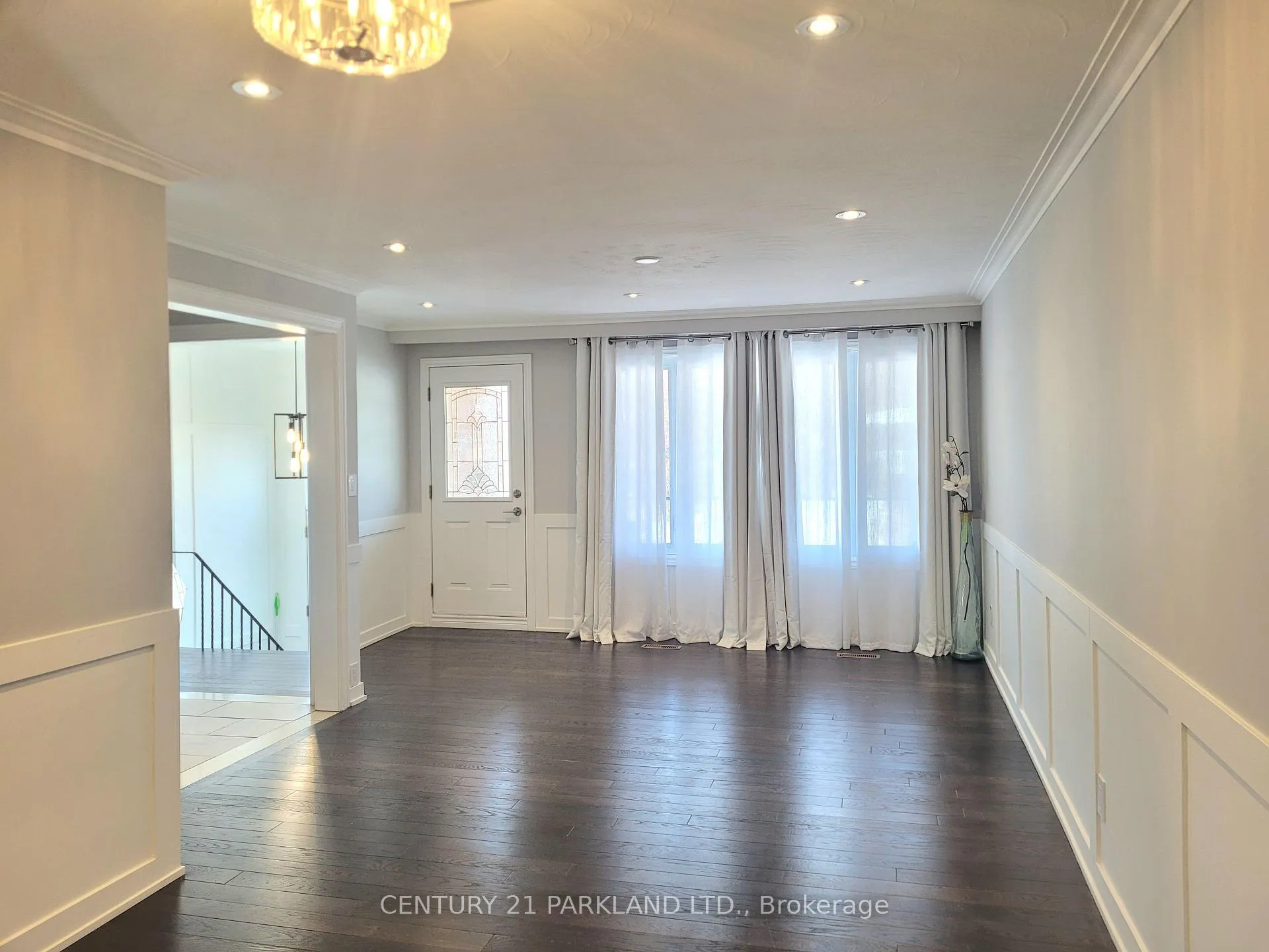 Photo 6 of 52 Franel Crescent, North York, Humber Summit — HOMEH