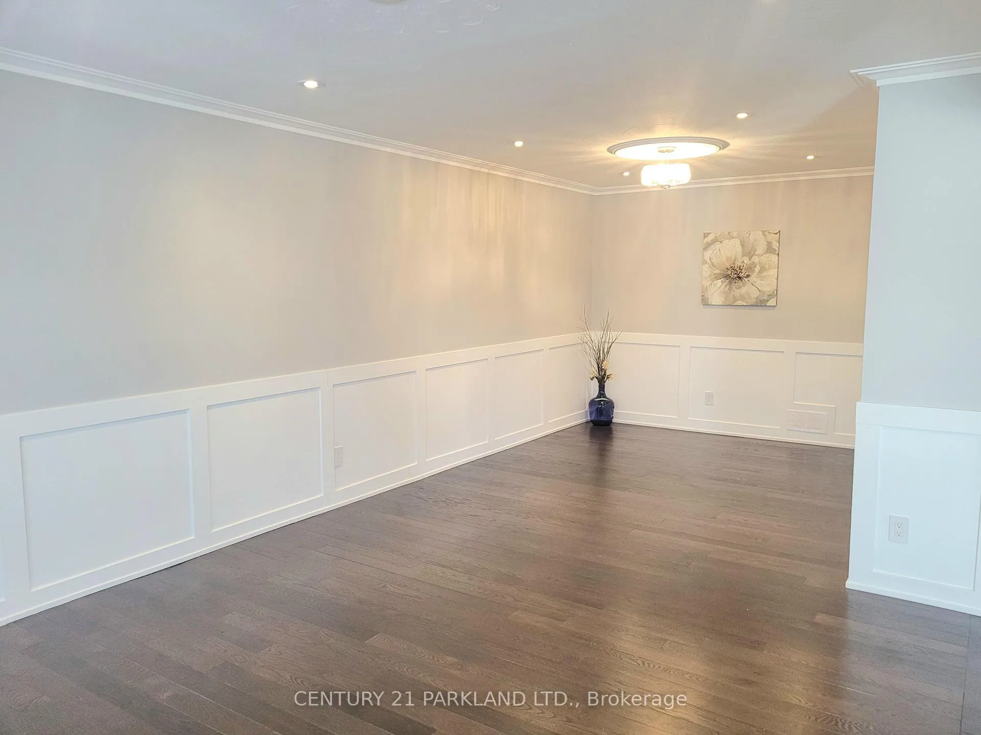 Photo 7 of 52 Franel Crescent, North York, Humber Summit — HOMEH