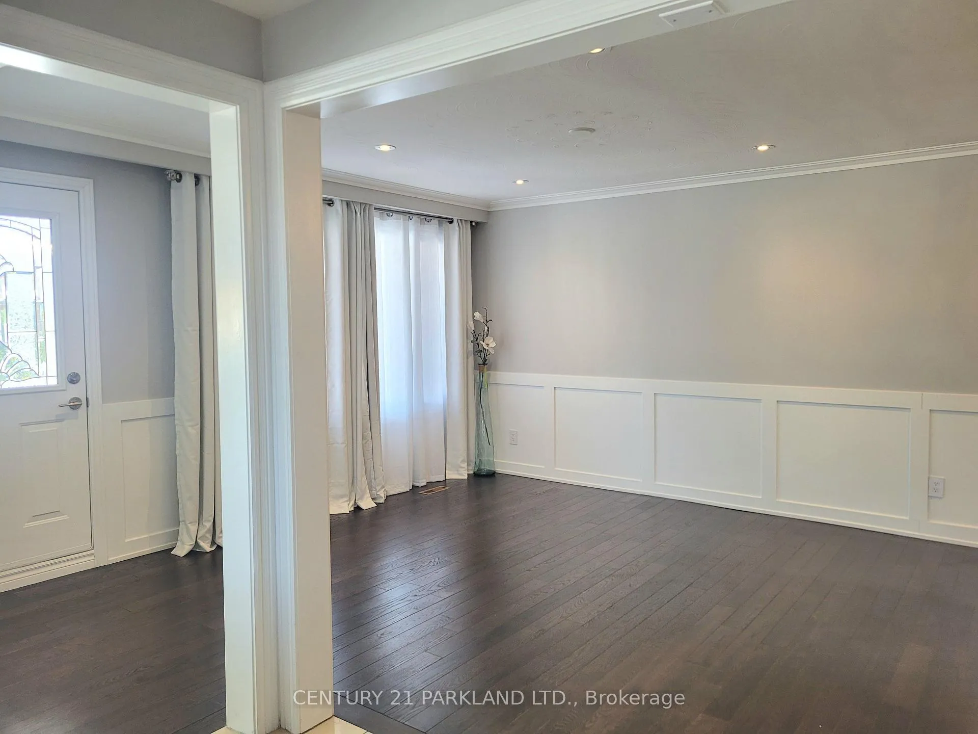 Photo 8 of 52 Franel Crescent, North York, Humber Summit — HOMEH