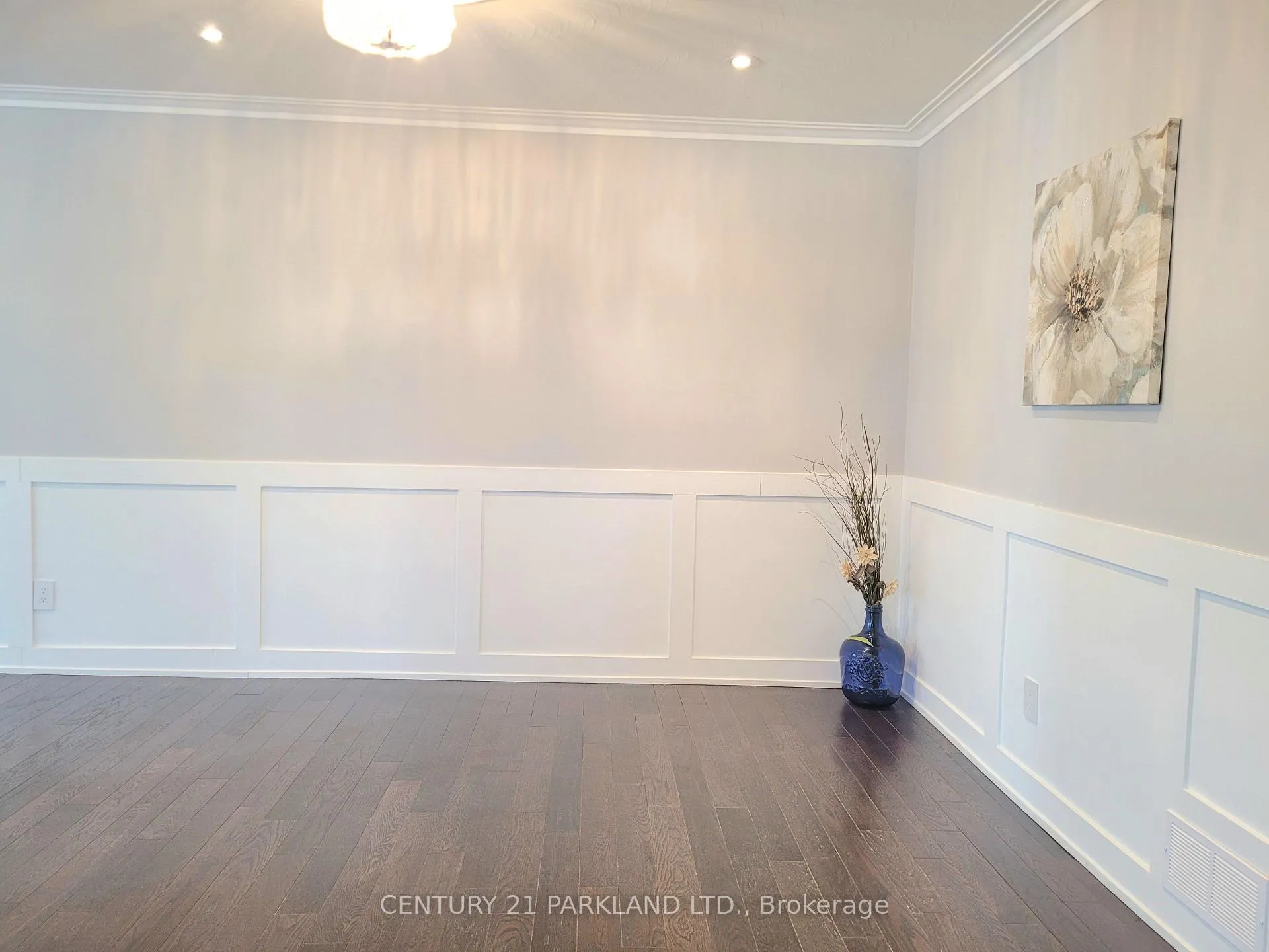 Photo 9 of 52 Franel Crescent, North York, Humber Summit — HOMEH