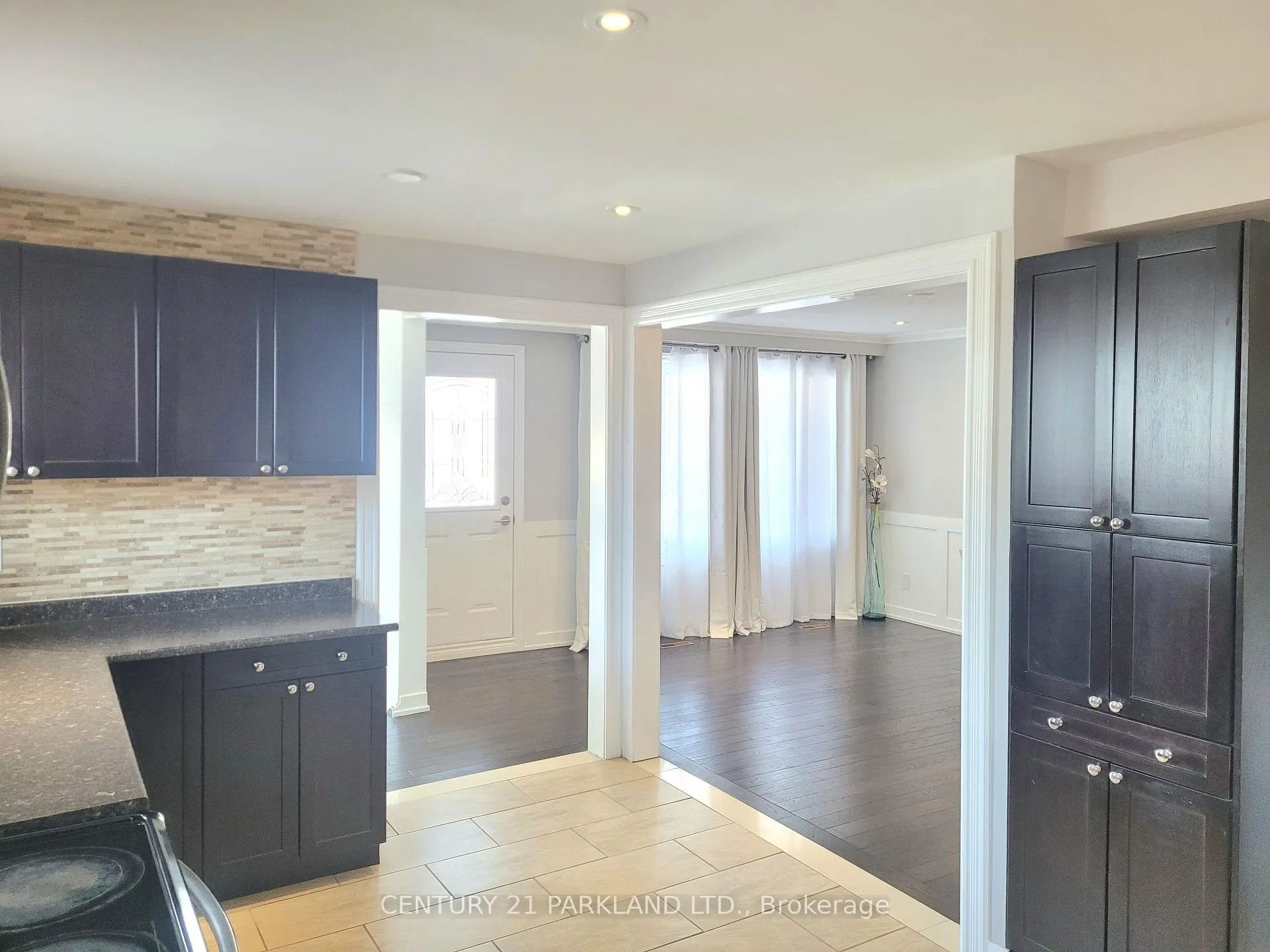 Photo 13 of 52 Franel Crescent, North York, Humber Summit — HOMEH