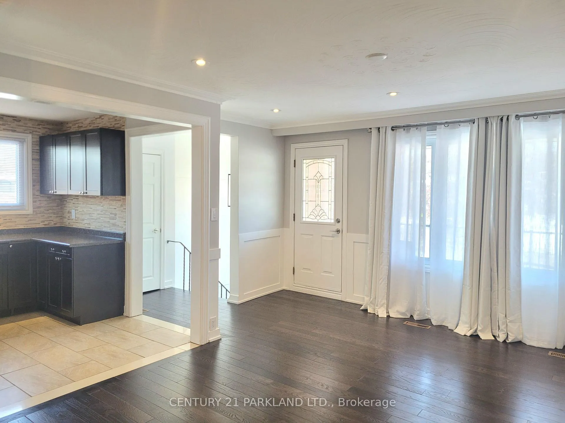 Photo 14 of 52 Franel Crescent, North York, Humber Summit — HOMEH