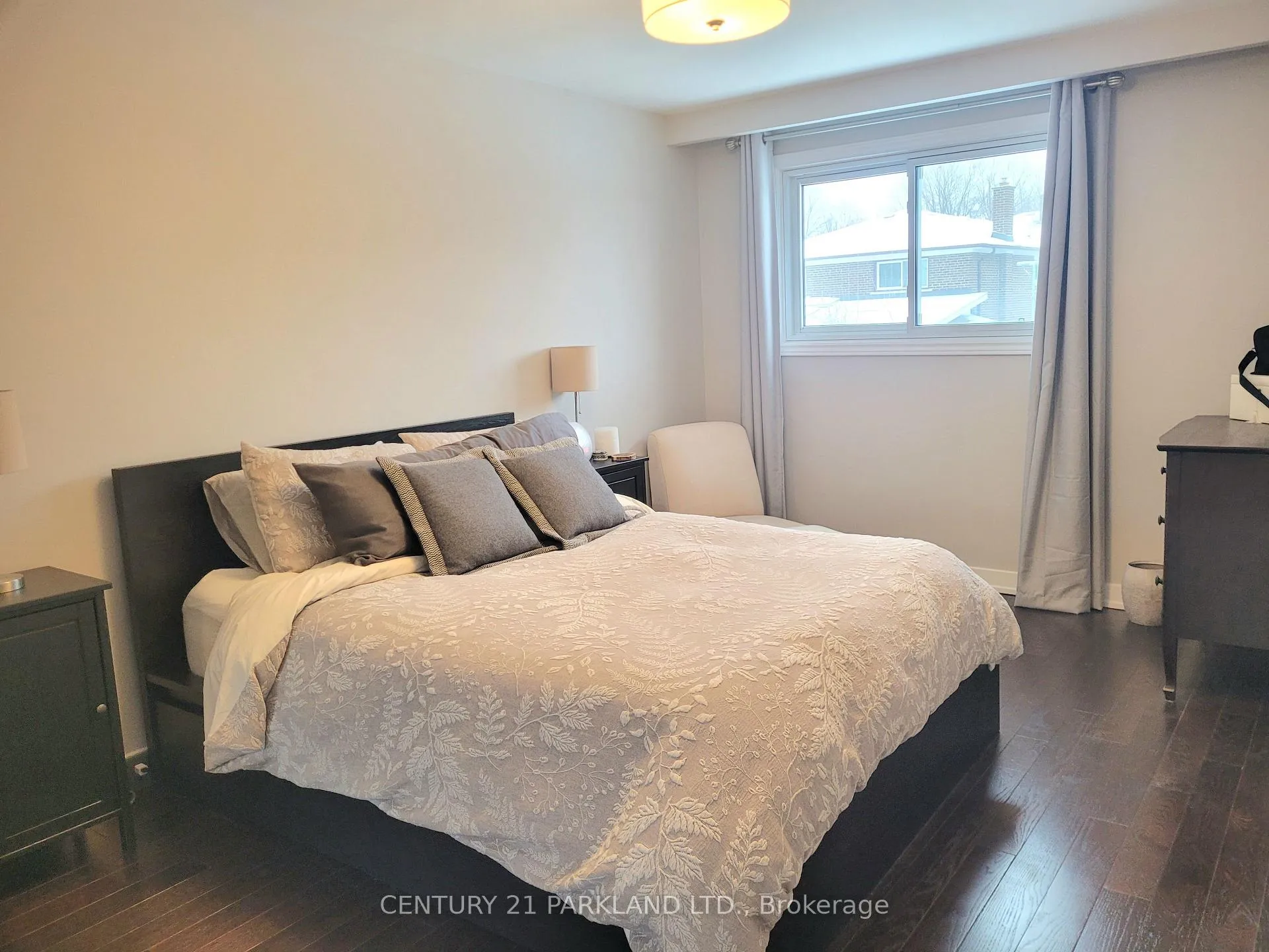 Photo 17 of 52 Franel Crescent, North York, Humber Summit — HOMEH
