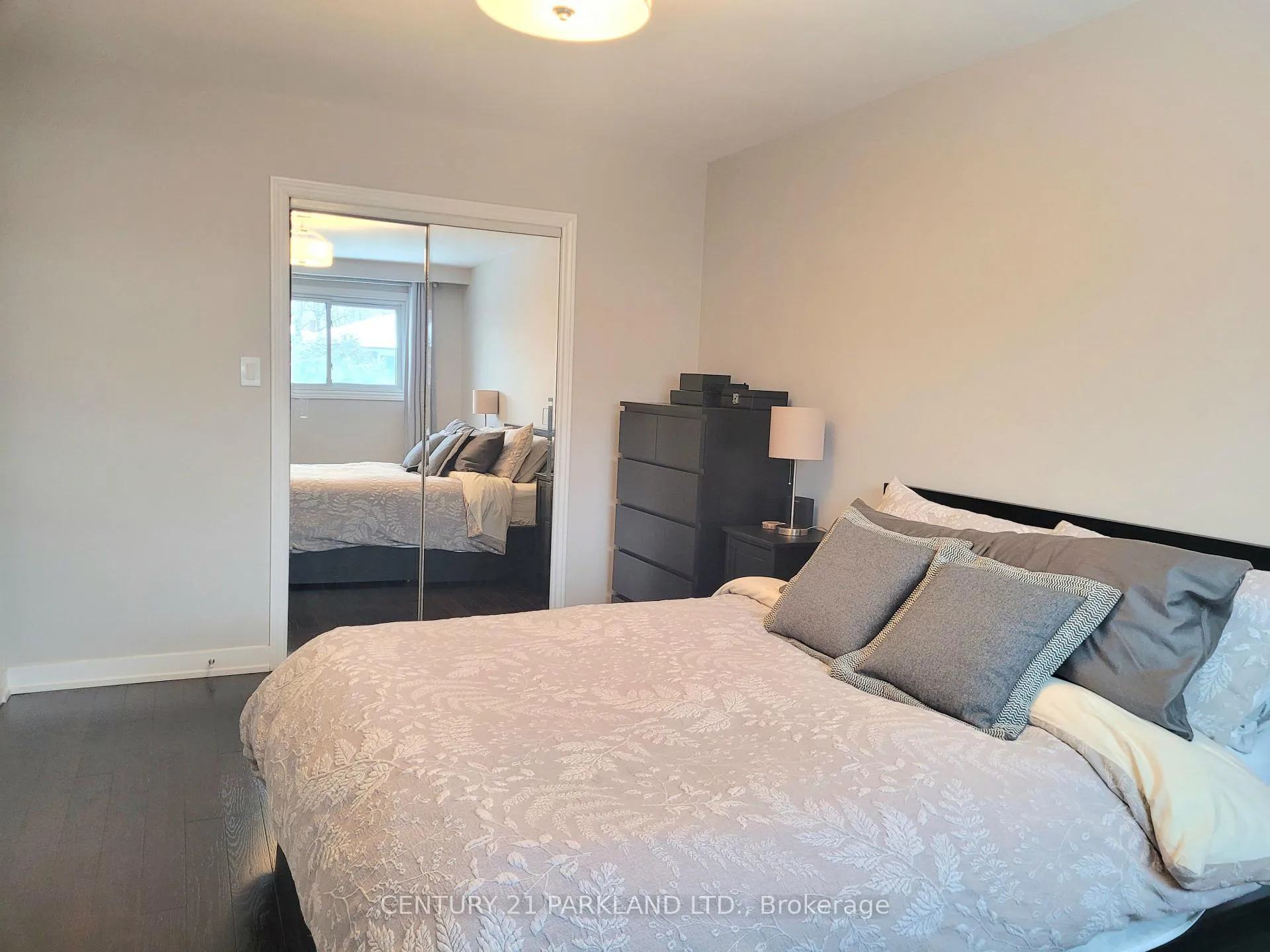 Photo 18 of 52 Franel Crescent, North York, Humber Summit — HOMEH