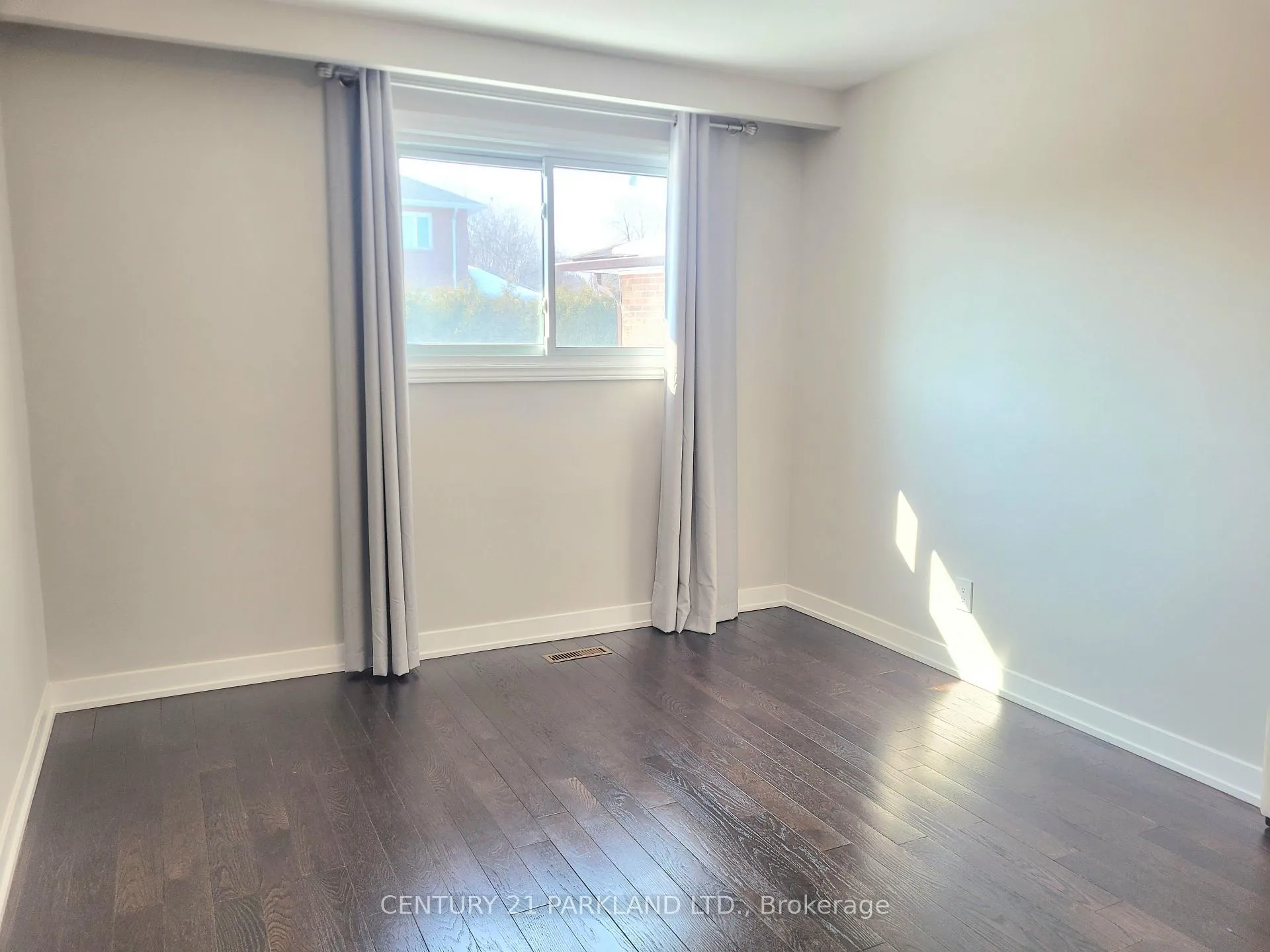 Photo 19 of 52 Franel Crescent, North York, Humber Summit — HOMEH