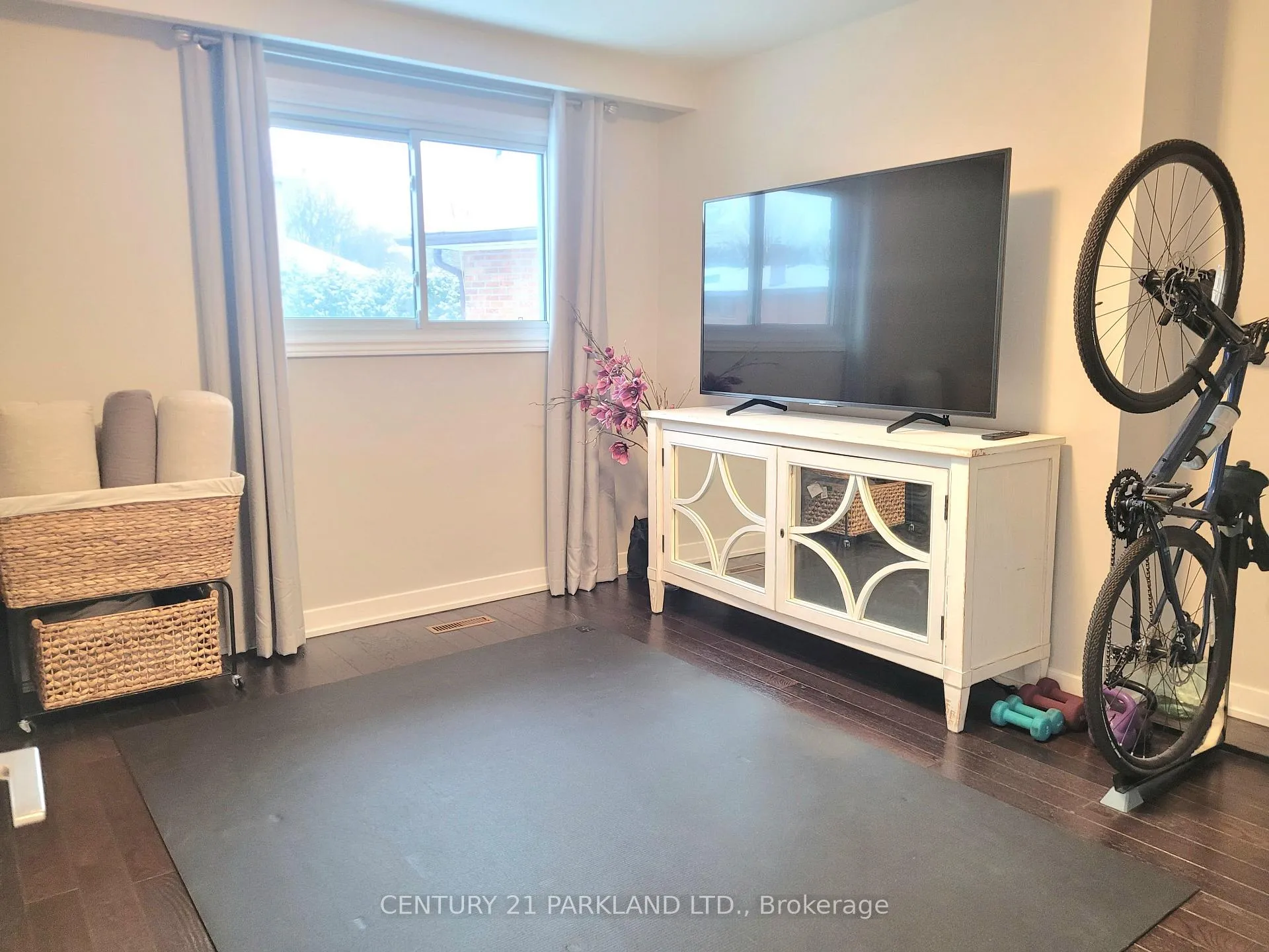 Photo 20 of 52 Franel Crescent, North York, Humber Summit — HOMEH