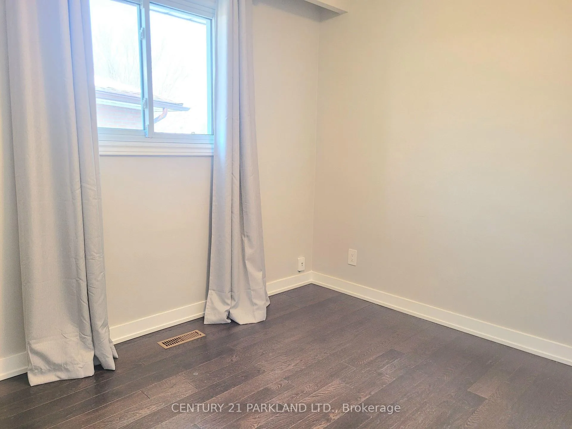 Photo 22 of 52 Franel Crescent, North York, Humber Summit — HOMEH