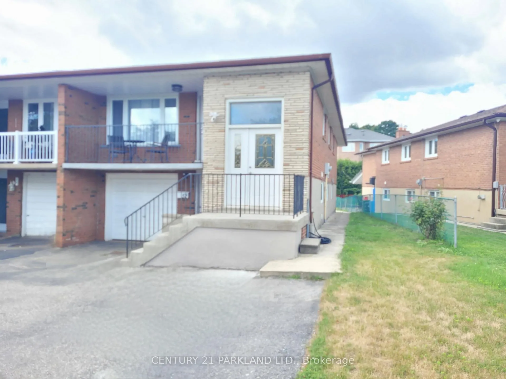 Photo 30 of 52 Franel Crescent, North York, Humber Summit — HOMEH