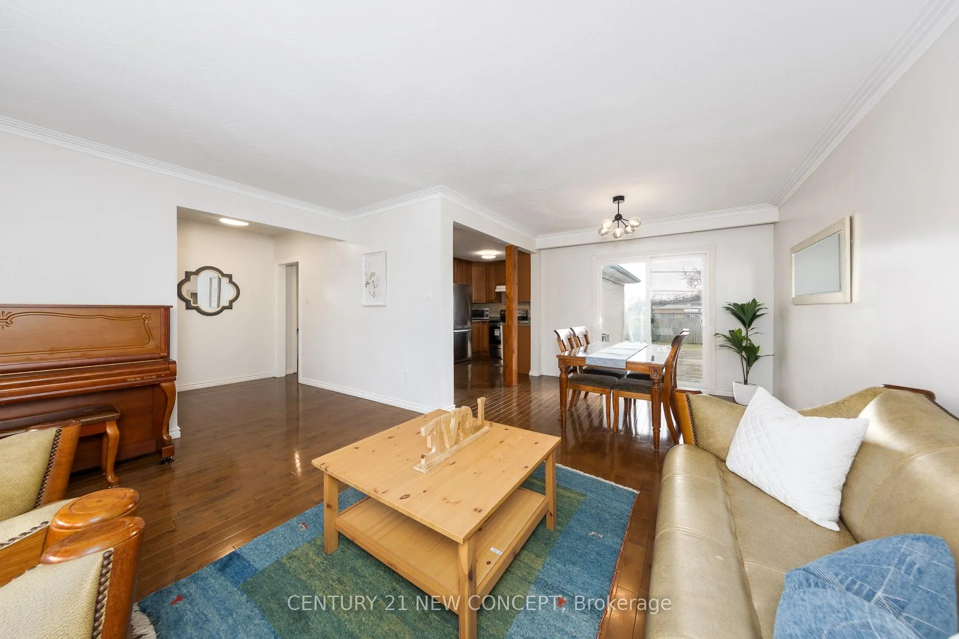 Photo 11 of 24 Woodpark Road, Etobicoke, Willowridge-Martingrove-Richview — HOMEH