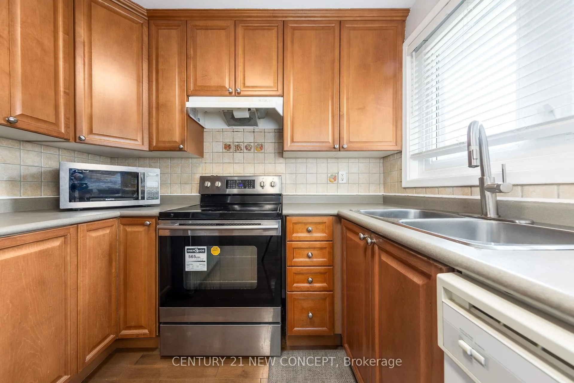 Photo 16 of 24 Woodpark Road, Etobicoke, Willowridge-Martingrove-Richview — HOMEH