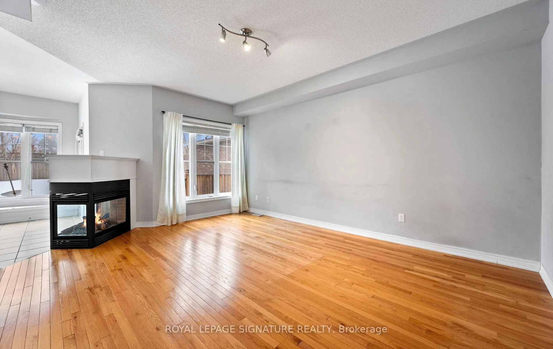Photo 11 of 36 Stephanie Avenue, Brampton, Bram West — HOMEH