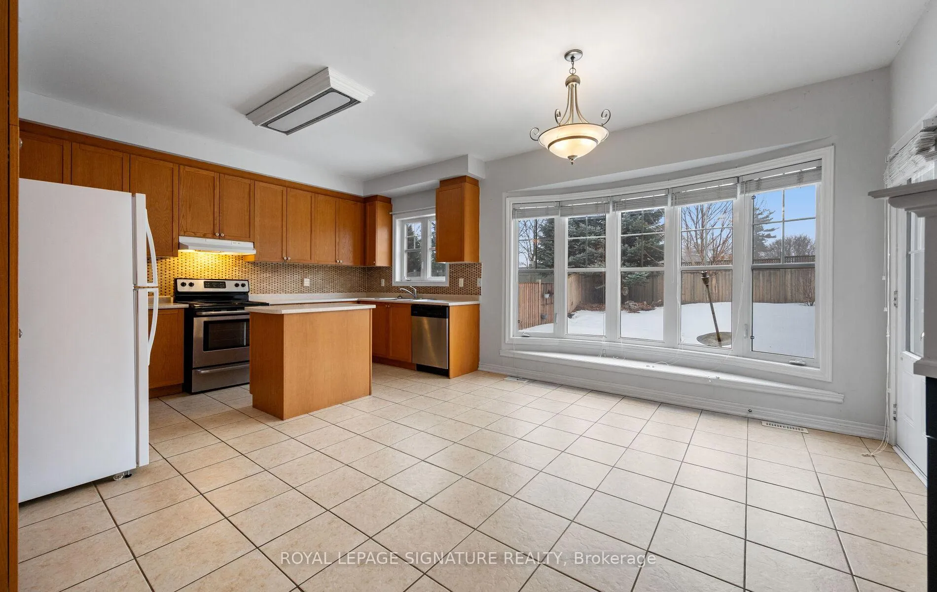 Photo 16 of 36 Stephanie Avenue, Brampton, Bram West — HOMEH
