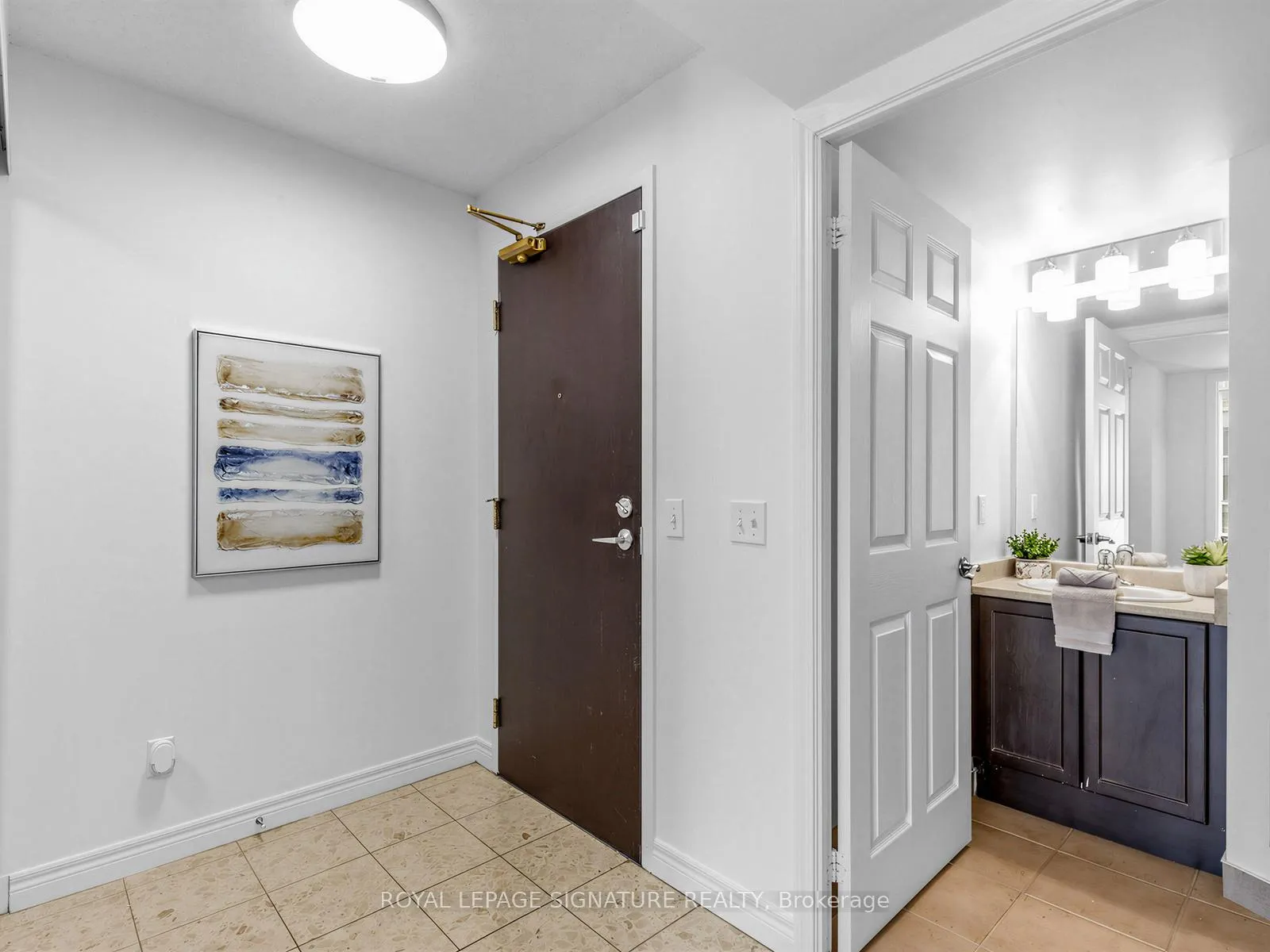 Photo 4 of Unit 3906, 30 Grand Trunk Crescent, Toronto, Waterfront Communities — HOMEH