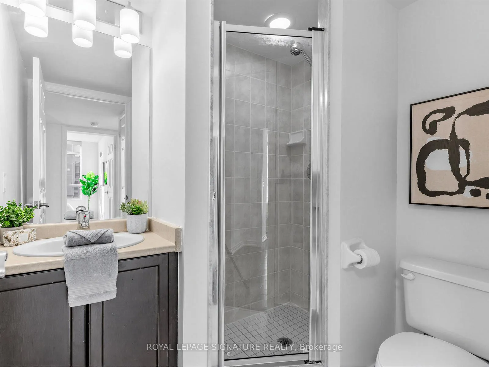 Photo 5 of Unit 3906, 30 Grand Trunk Crescent, Toronto, Waterfront Communities — HOMEH