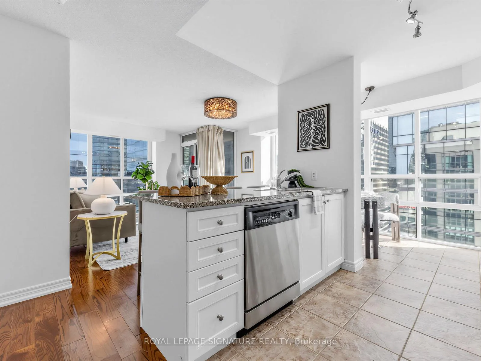 Photo 9 of Unit 3906, 30 Grand Trunk Crescent, Toronto, Waterfront Communities — HOMEH