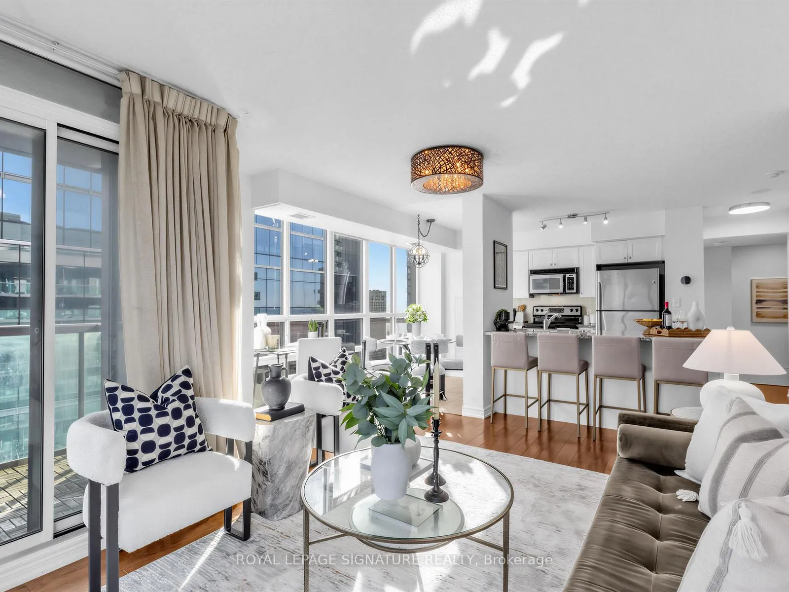 Photo 11 of Unit 3906, 30 Grand Trunk Crescent, Toronto, Waterfront Communities — HOMEH