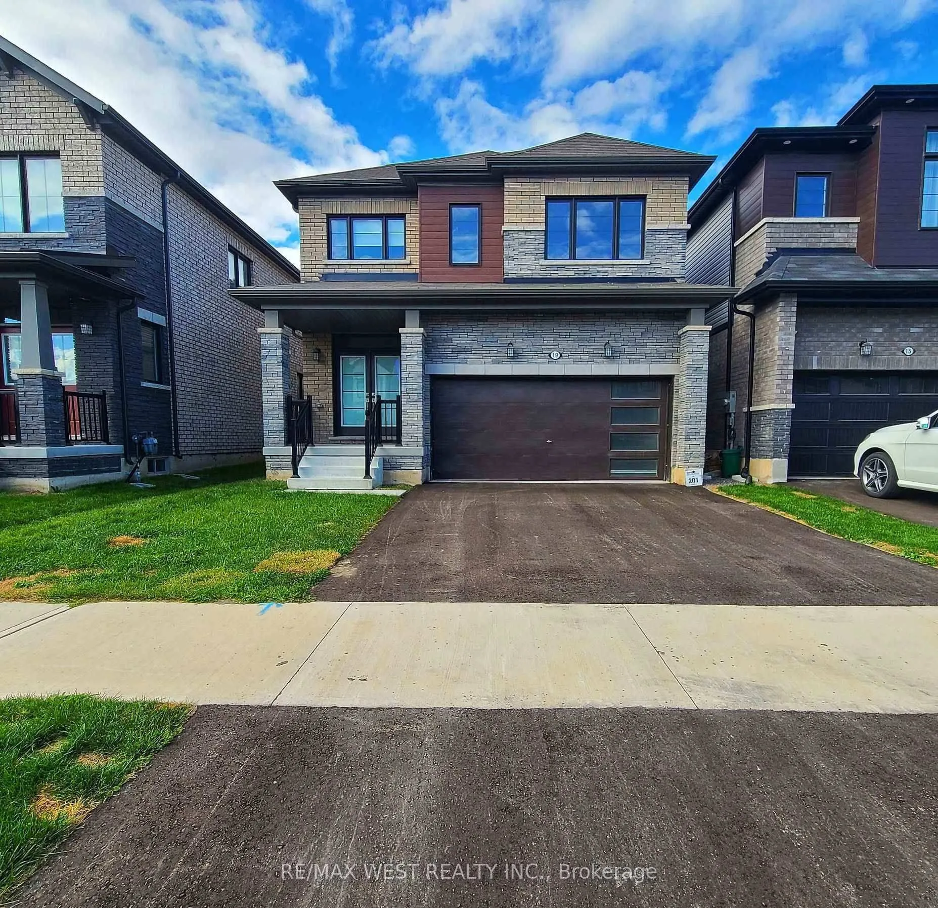 Photo 1 of 19 Buttercream Avenue, Thorold, Rolling Meadows — HOMEH