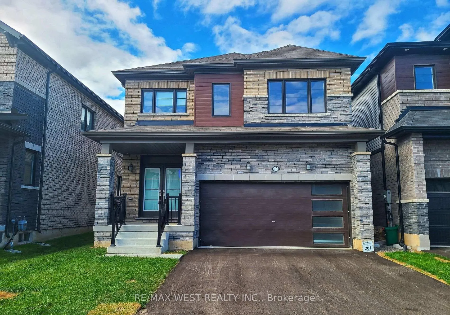 Photo 2 of 19 Buttercream Avenue, Thorold, Rolling Meadows — HOMEH