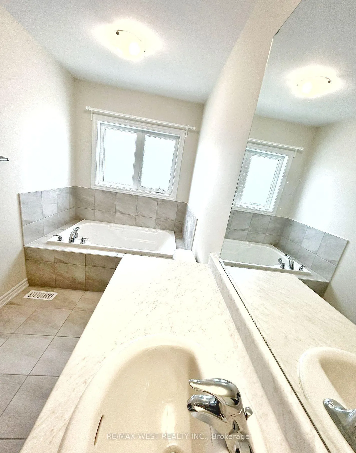 Photo 12 of 19 Buttercream Avenue, Thorold, Rolling Meadows — HOMEH