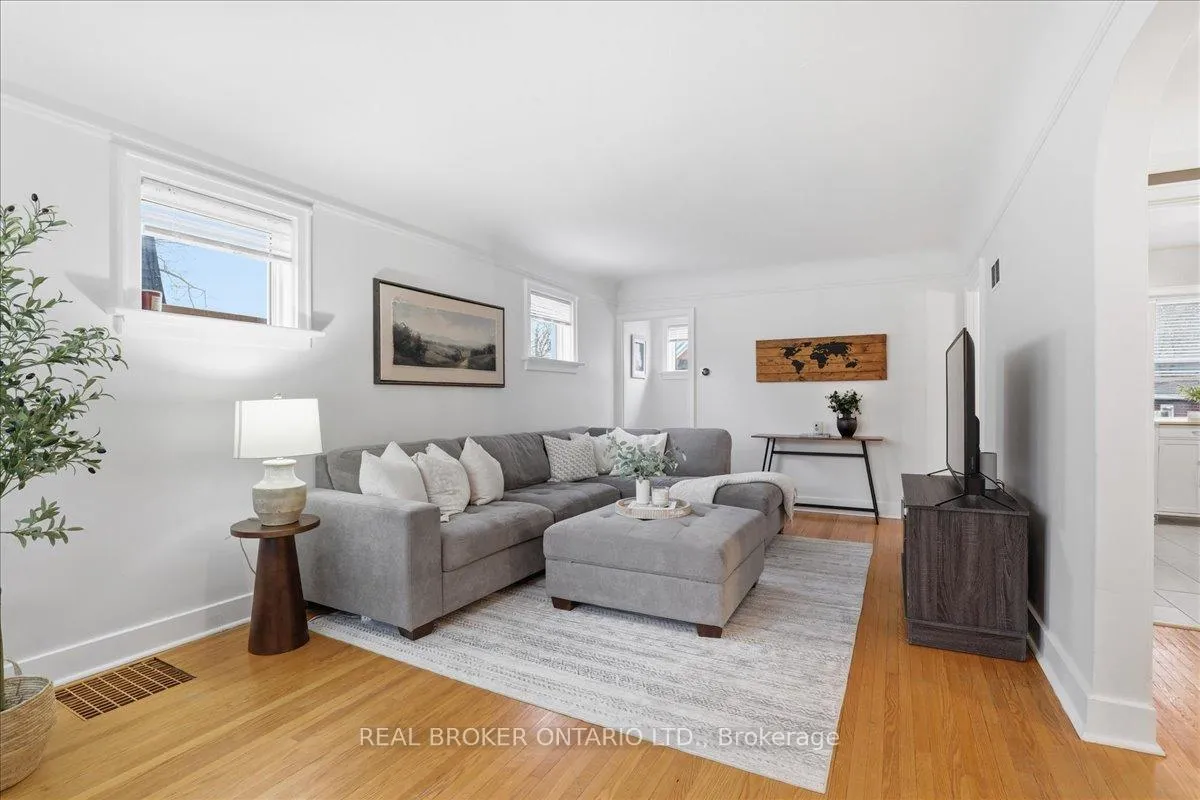 Photo 5 of 652 Weber Street E, Kitchener — HOMEH