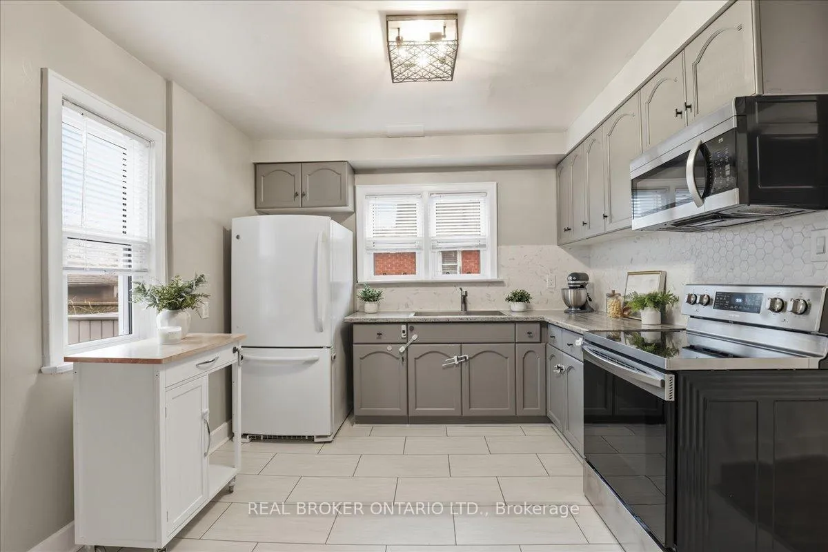 Photo 10 of 652 Weber Street E, Kitchener — HOMEH