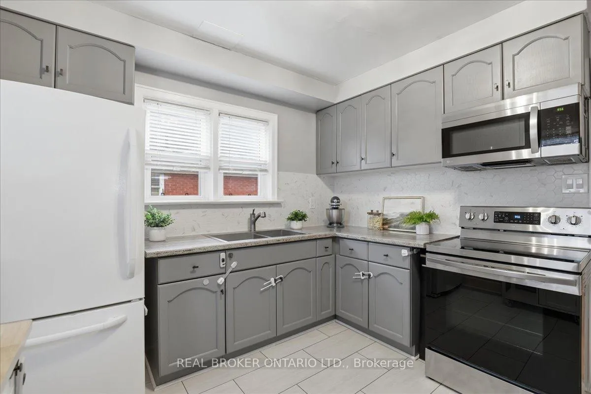 Photo 11 of 652 Weber Street E, Kitchener — HOMEH