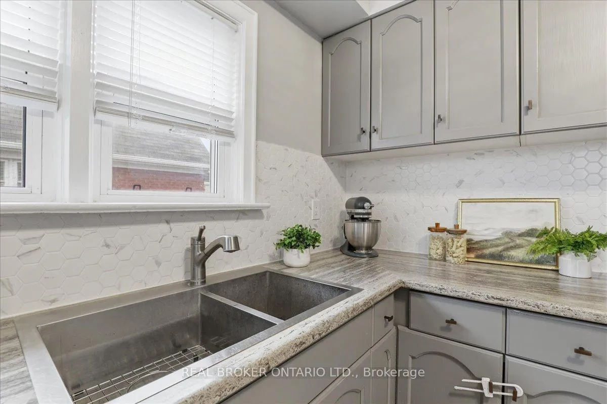 Photo 12 of 652 Weber Street E, Kitchener — HOMEH