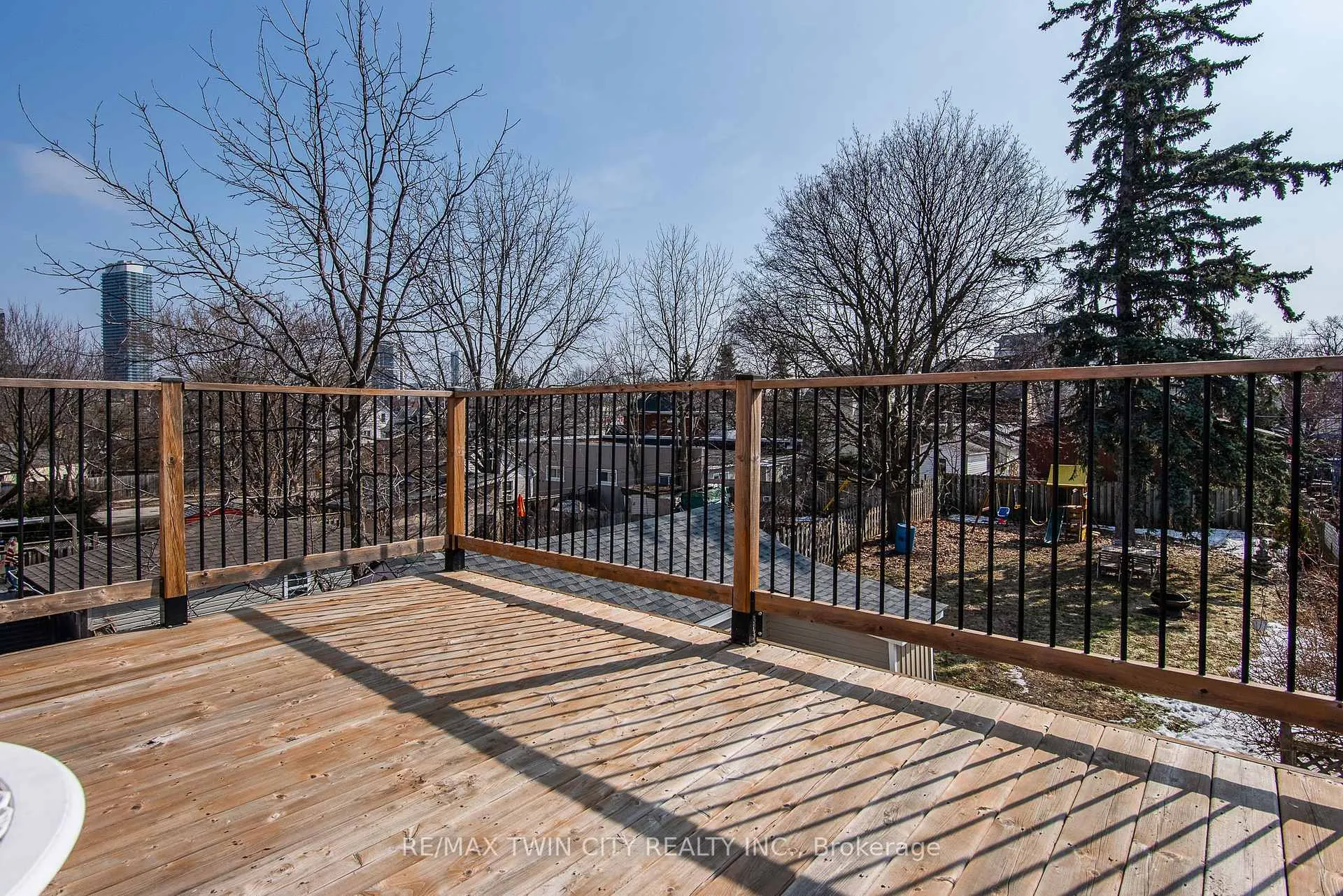 Photo 3 of 15 Herlan Avenue, Kitchener — HOMEH