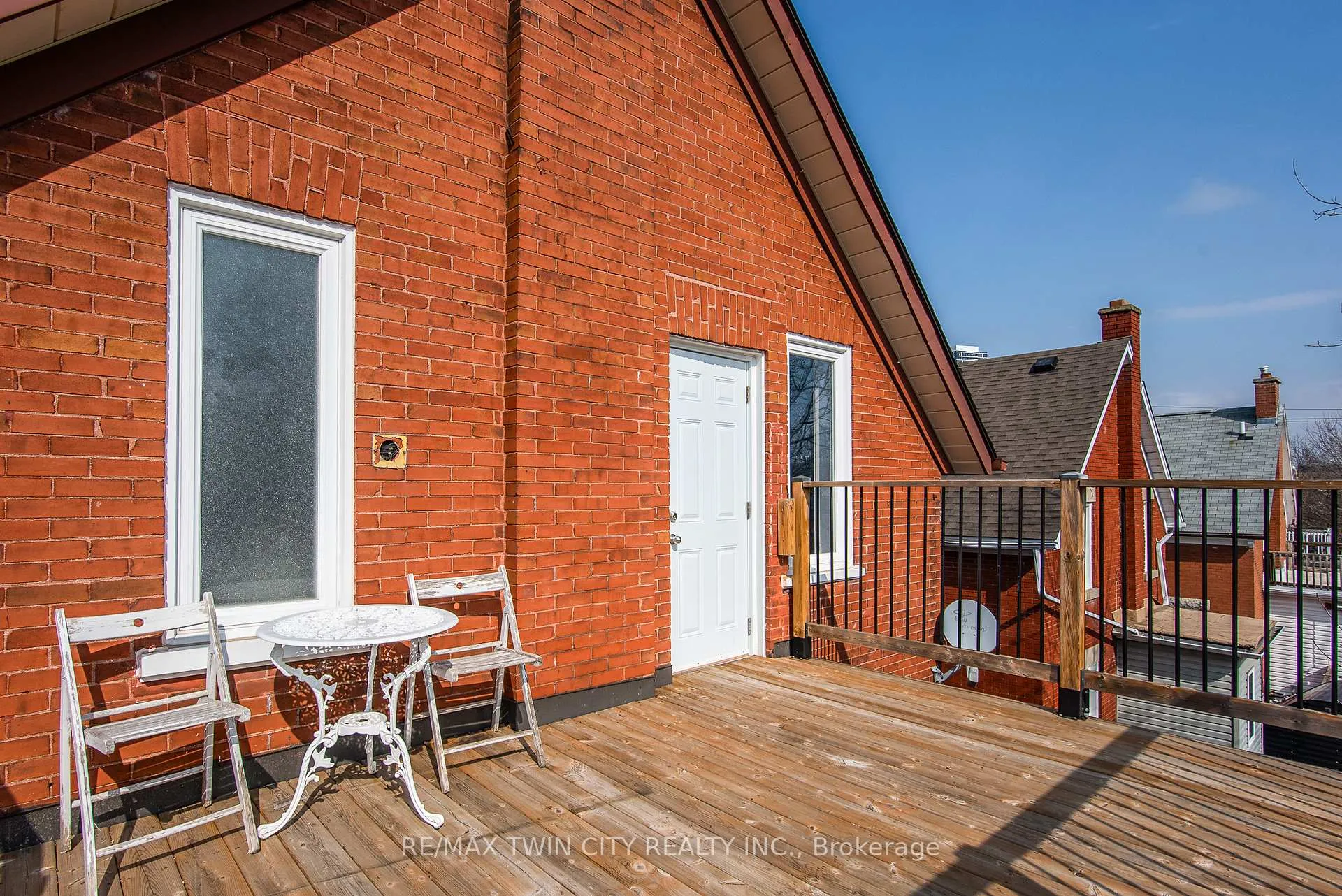 Photo 4 of 15 Herlan Avenue, Kitchener — HOMEH