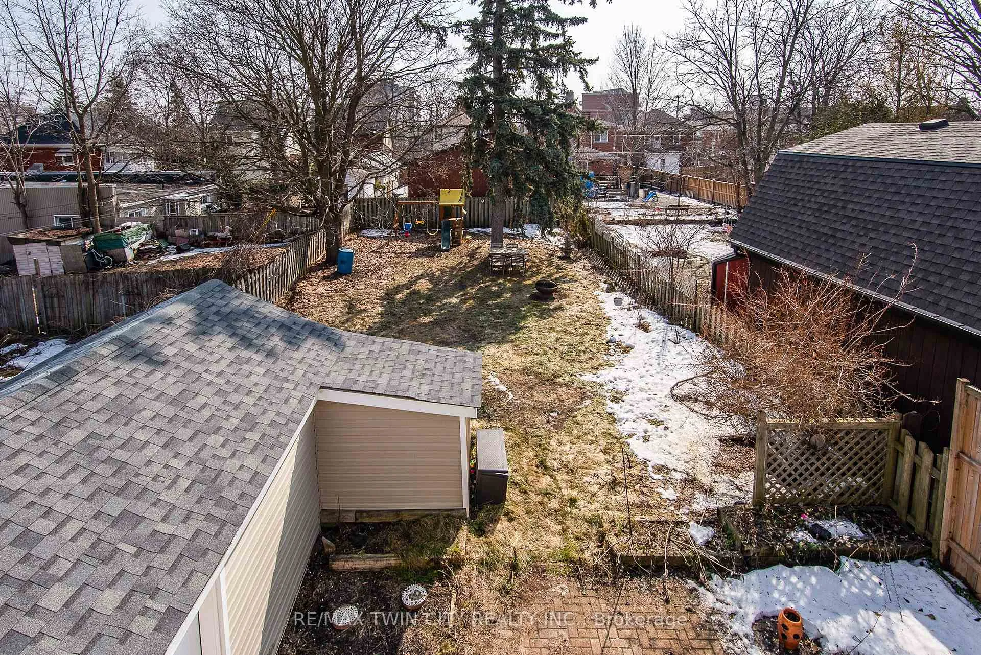 Photo 5 of 15 Herlan Avenue, Kitchener — HOMEH