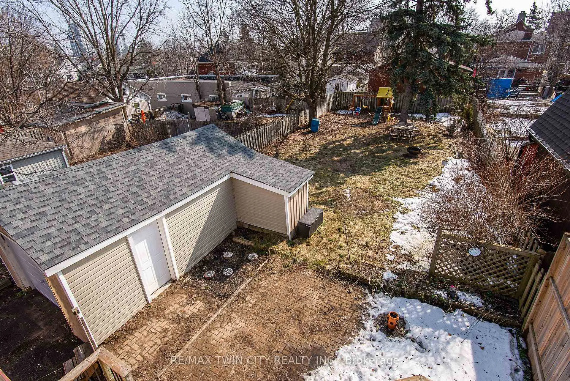 Photo 6 of 15 Herlan Avenue, Kitchener — HOMEH
