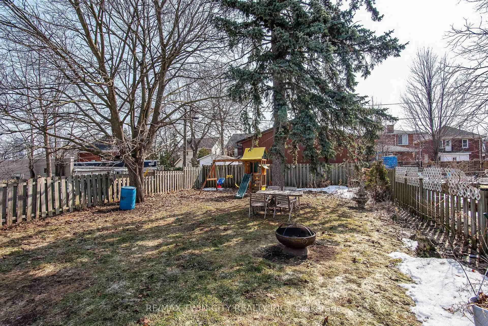 Photo 10 of 15 Herlan Avenue, Kitchener — HOMEH