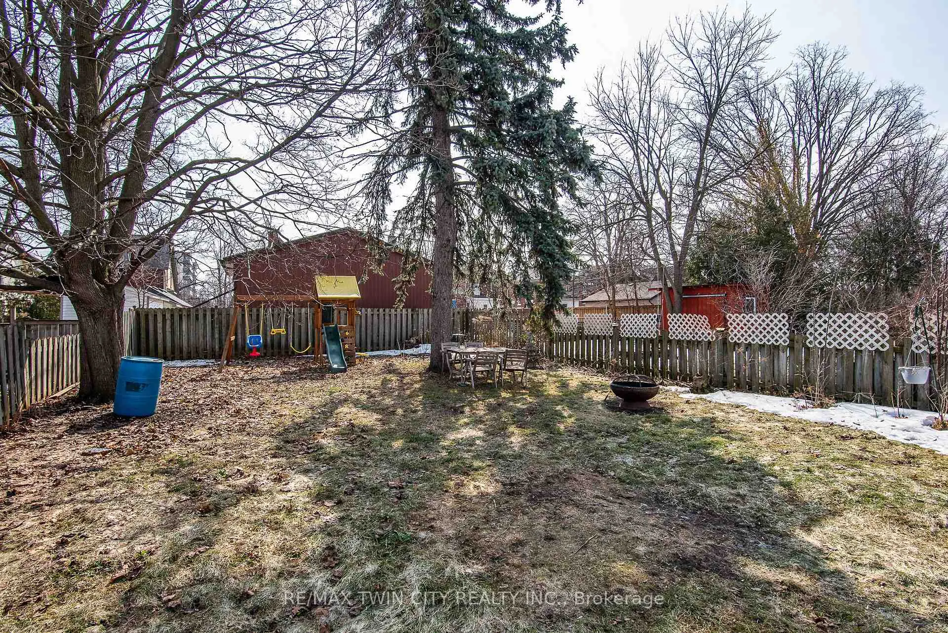 Photo 11 of 15 Herlan Avenue, Kitchener — HOMEH