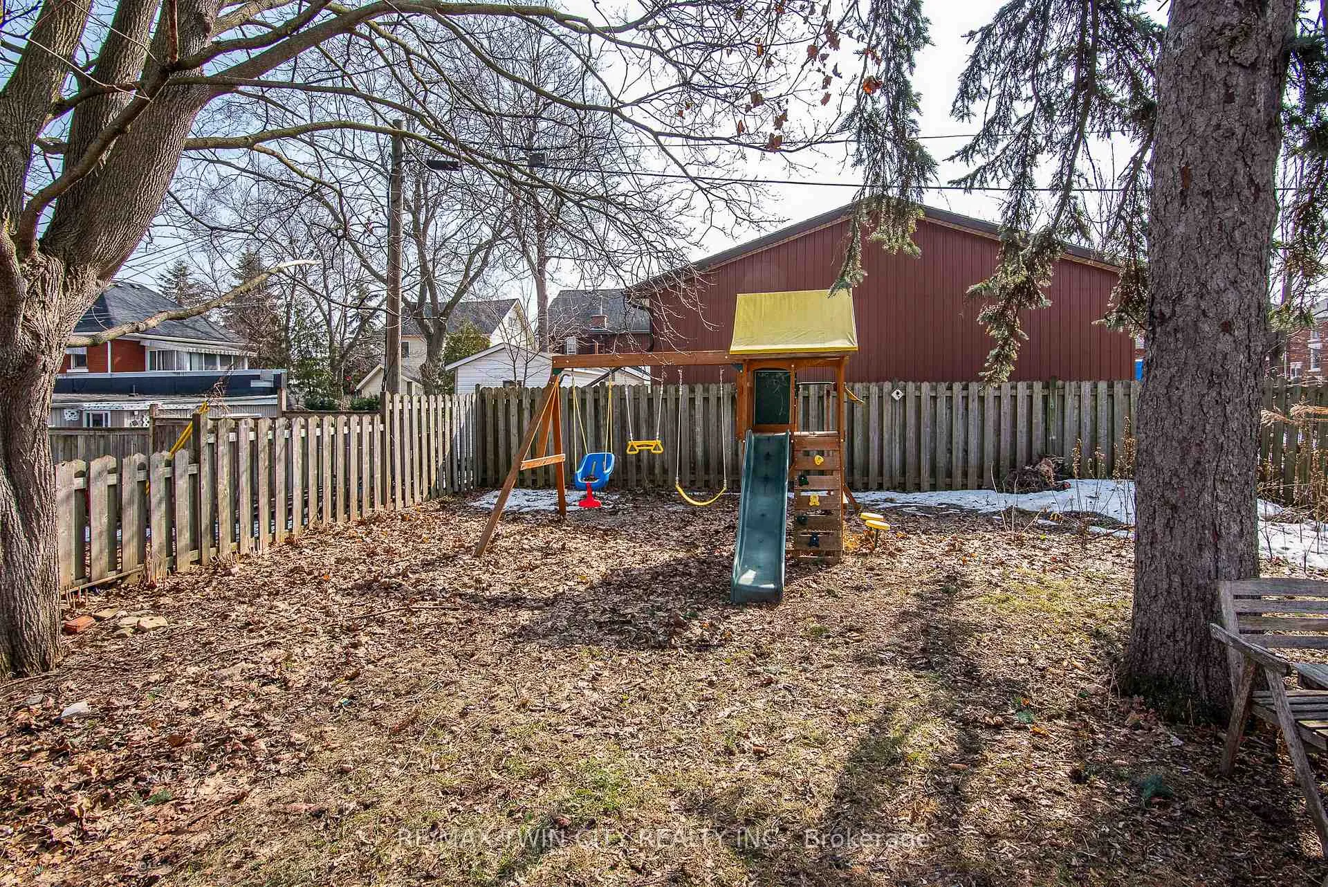 Photo 12 of 15 Herlan Avenue, Kitchener — HOMEH