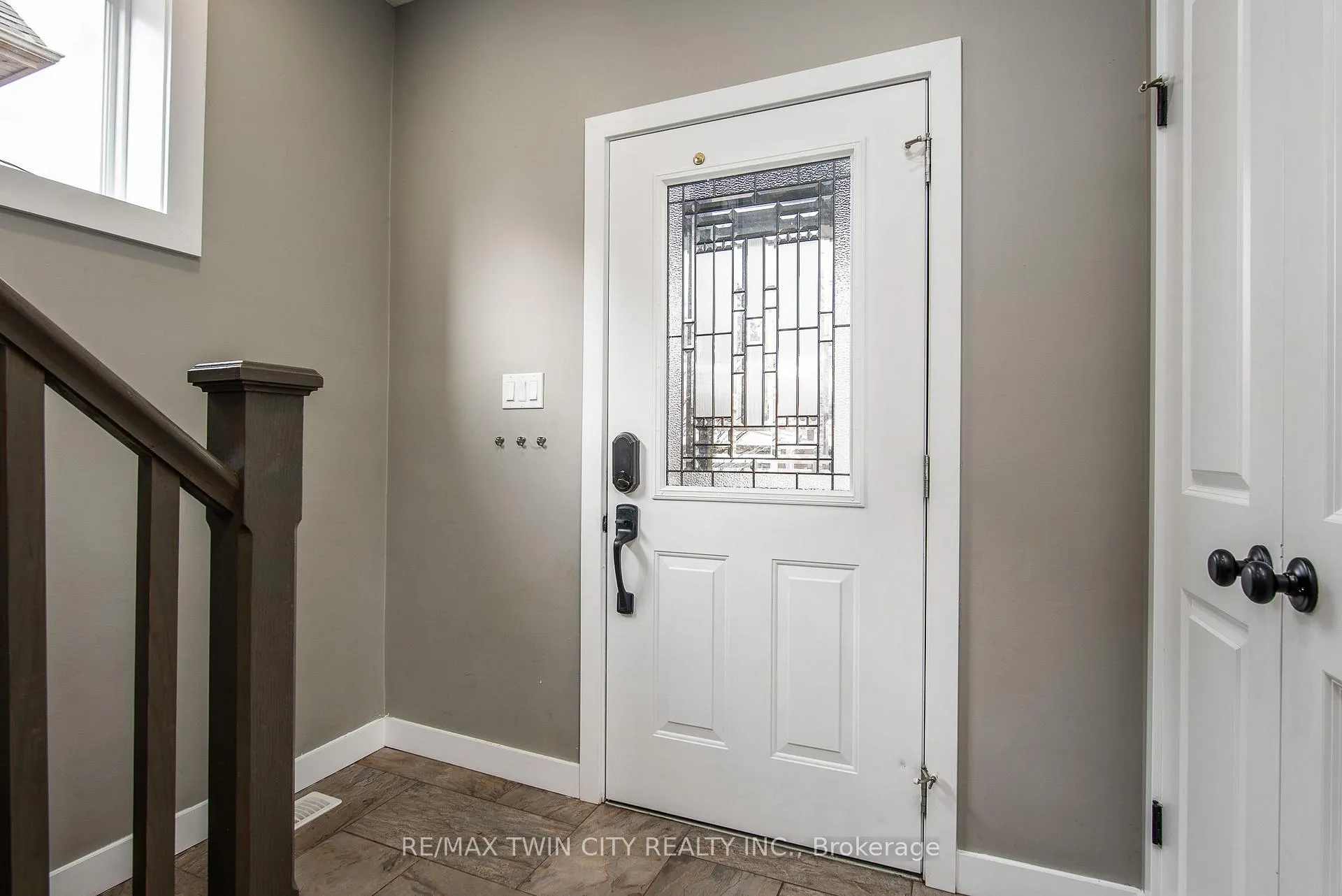Photo 14 of 15 Herlan Avenue, Kitchener — HOMEH