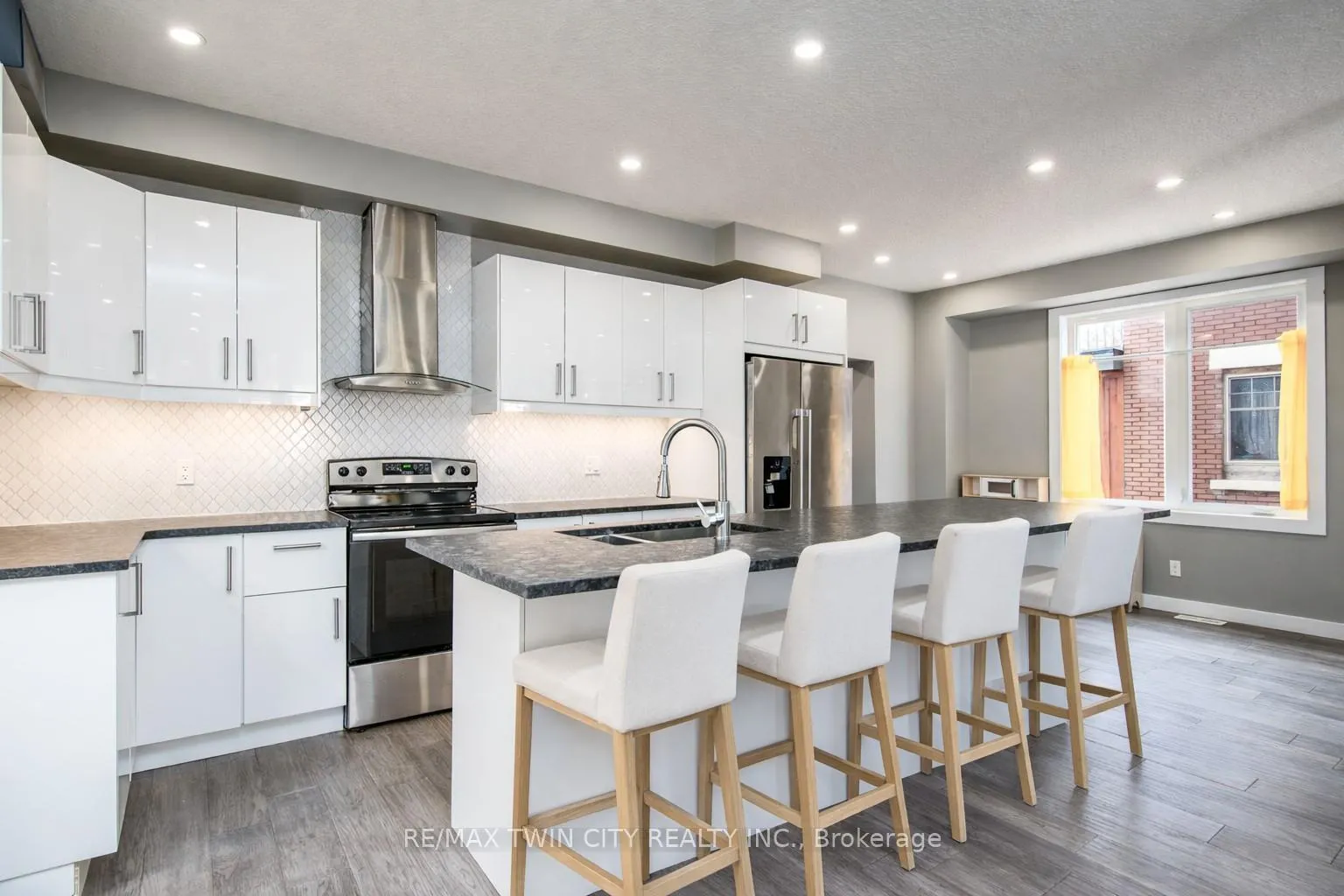 Photo 18 of 15 Herlan Avenue, Kitchener — HOMEH