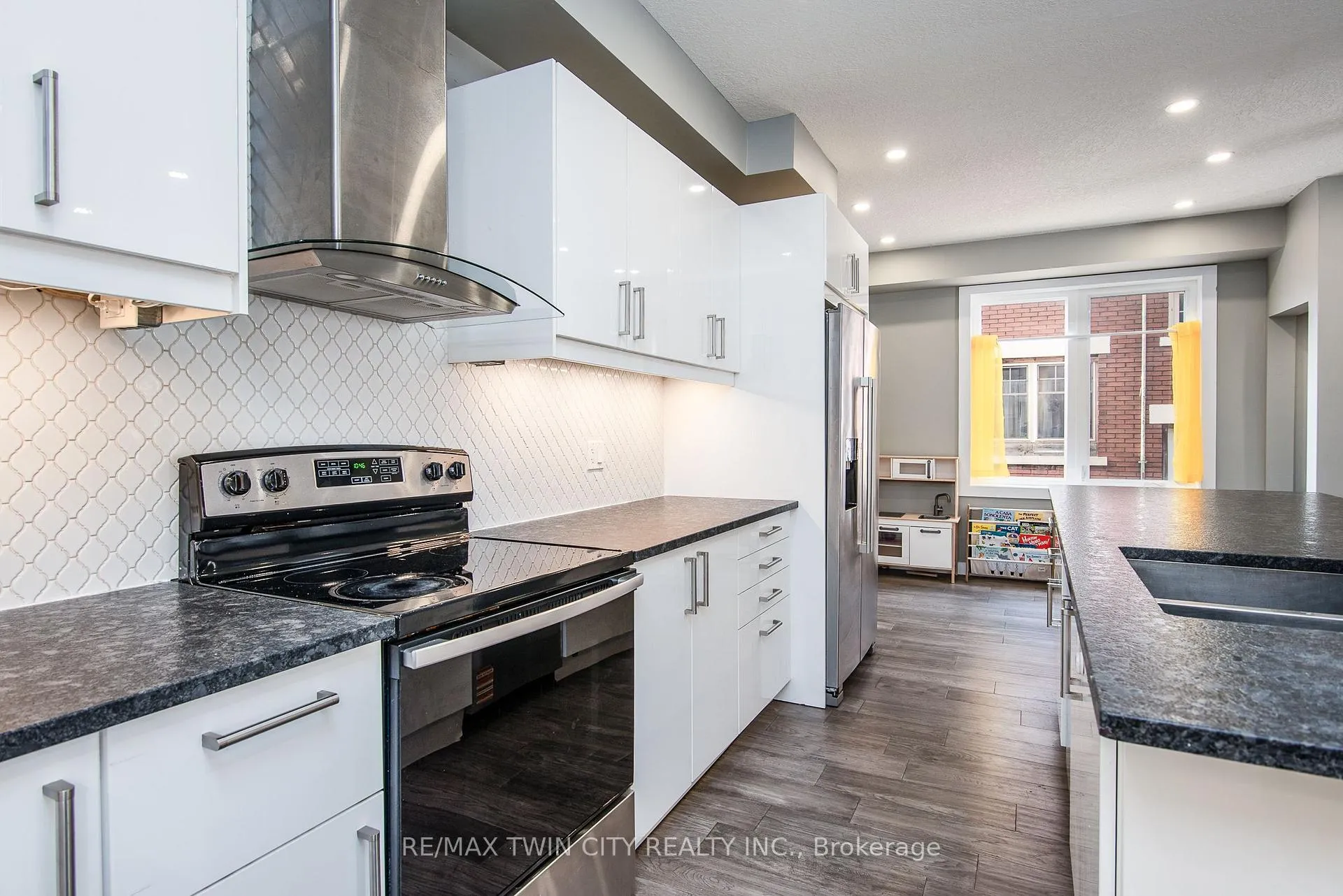 Photo 19 of 15 Herlan Avenue, Kitchener — HOMEH