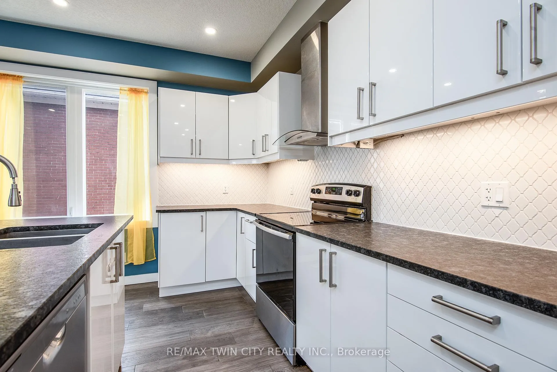 Photo 20 of 15 Herlan Avenue, Kitchener — HOMEH