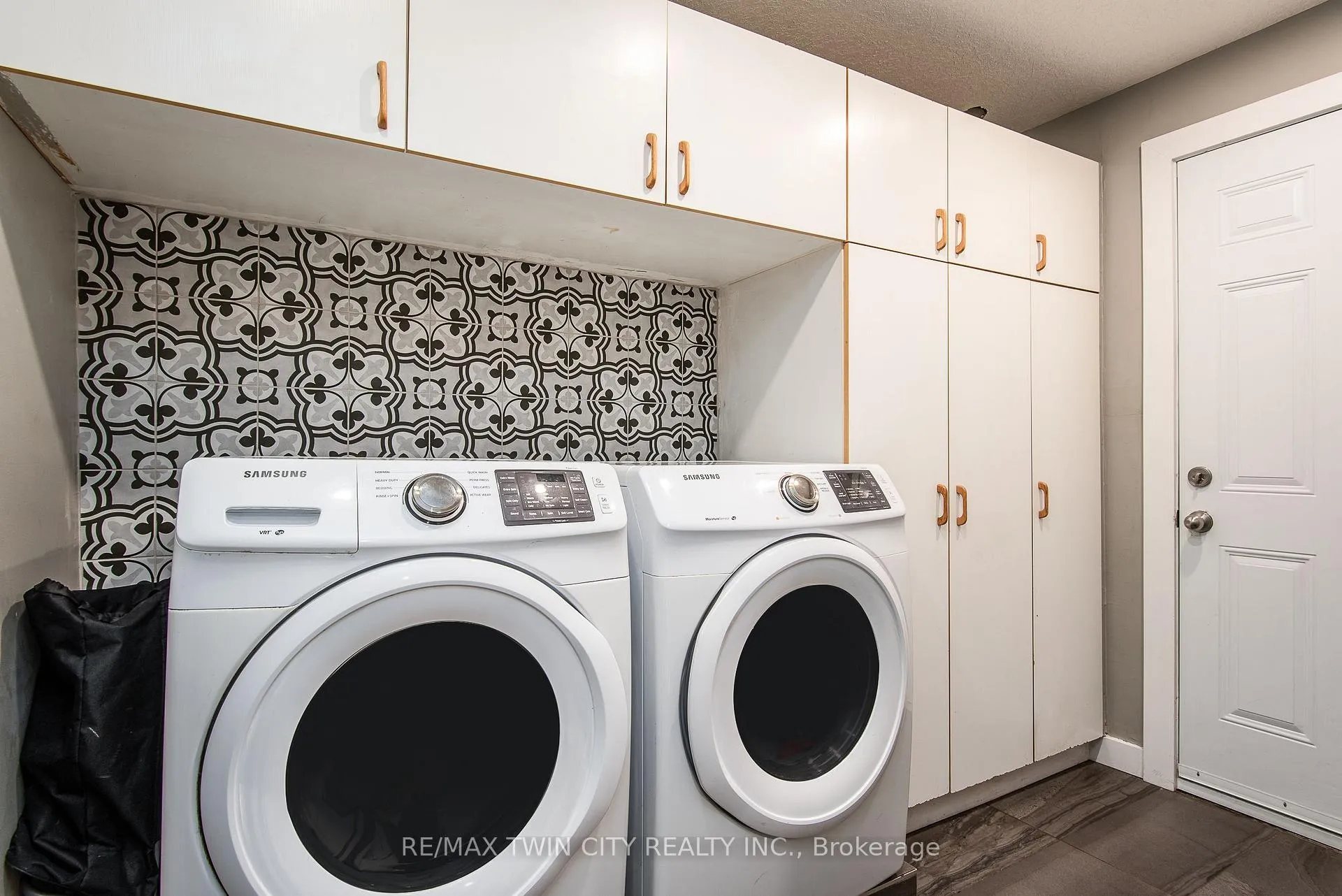 Photo 22 of 15 Herlan Avenue, Kitchener — HOMEH