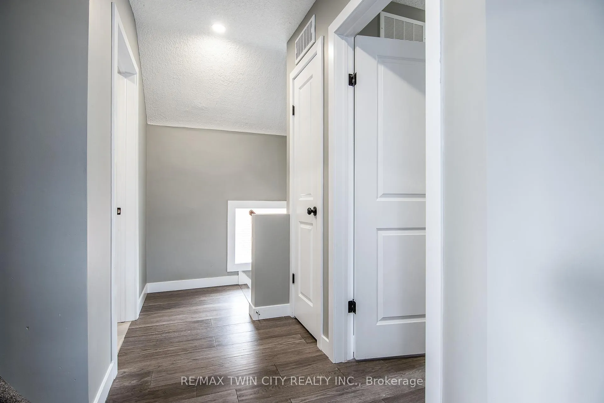Photo 23 of 15 Herlan Avenue, Kitchener — HOMEH