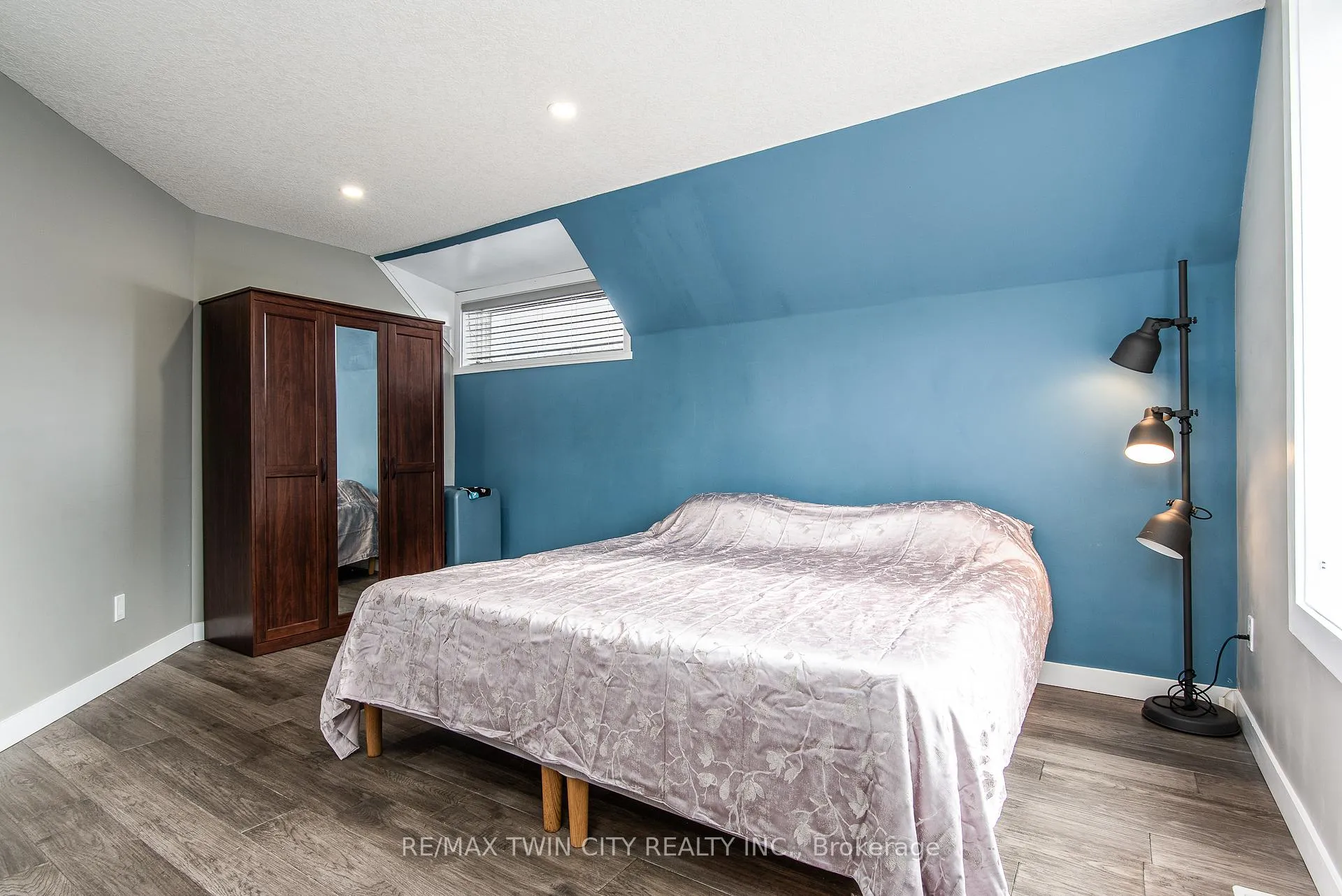 Photo 25 of 15 Herlan Avenue, Kitchener — HOMEH