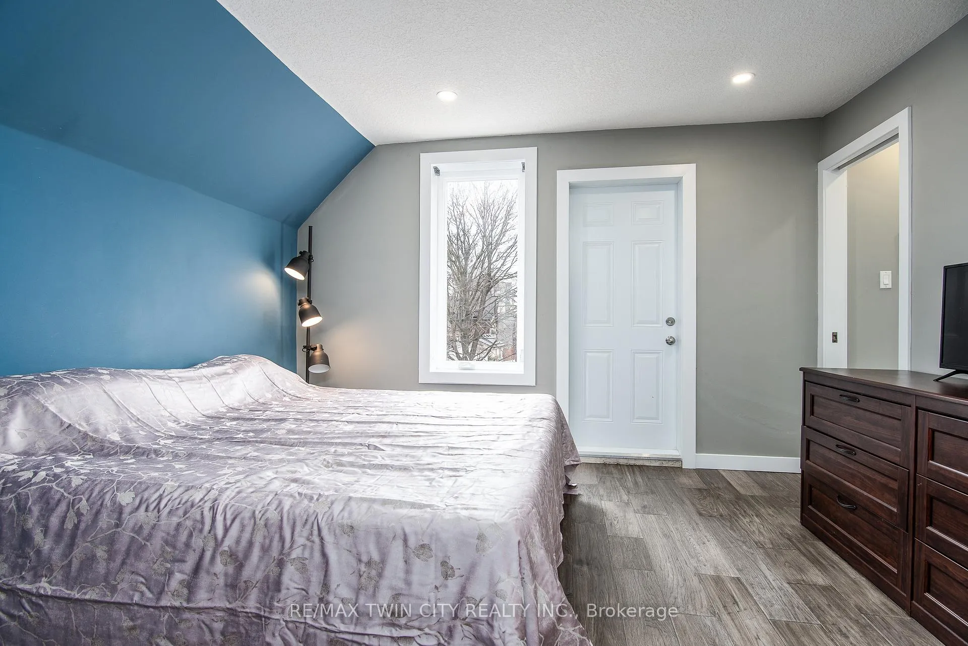 Photo 26 of 15 Herlan Avenue, Kitchener — HOMEH